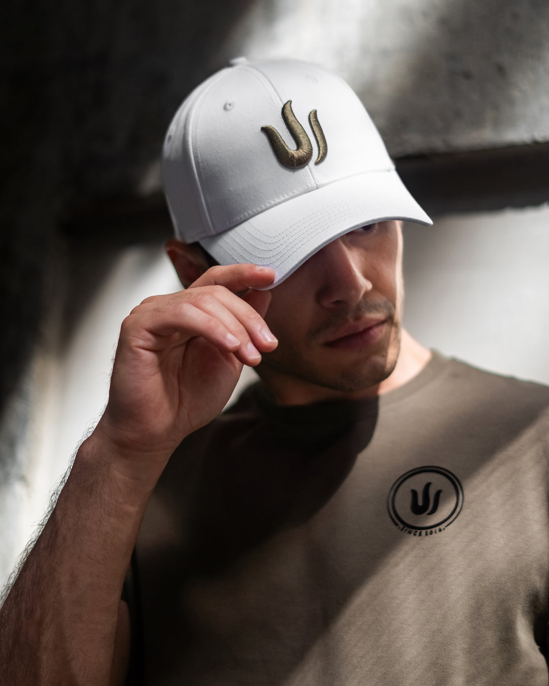 帽子 BEEDEN LEATHER LOGO BASIC CAP White DSC02819A_1080x.jpg?v=1703060535