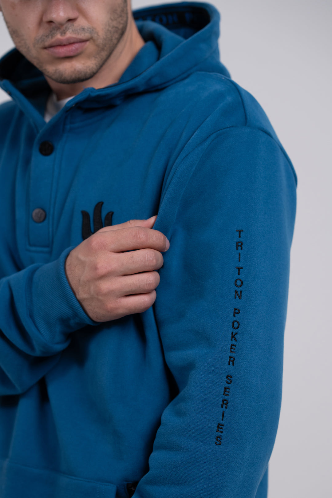 TRITON POKER SERIES ロゴ刺繍パーカー　Lサイズ　新品 BLUE TRITON LOGO HOODIE – Triton Series Shop